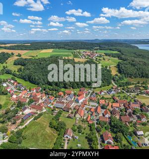 La regione turistica del Distretto dei Laghi della Franconia vicino a Enderndorf sul Großer Brombachsee dall'alto Foto Stock