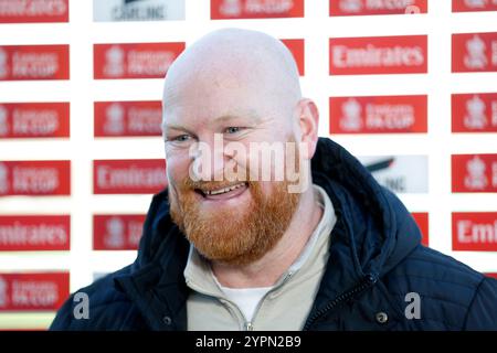 Andy Whing, manager dei Solihul Moors, durante la gara del secondo turno della Emirates fa Cup all'ARMCO Arena di Solihull. Data foto: Domenica 1 dicembre 2024. Foto Stock