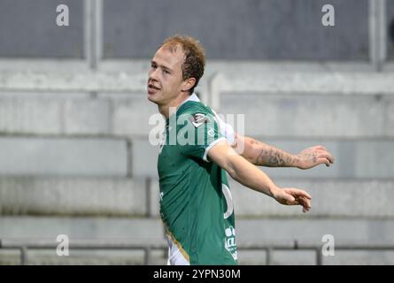 Nolan Gillot di RAAL festeggia dopo aver segnato durante una partita di calcio tra KAS Eupen e RAAL la Louviere, a Eupen, il giorno 13 della 2024-2025 'Challenger Pro League' 1B seconda divisione del campionato belga, domenica 01 dicembre 2024. BELGA FOTO JOHN THYS Foto Stock