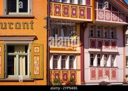 Appenzell, Svizzera, 25 agosto 2010: Affascinanti facciate tradizionali Foto Stock