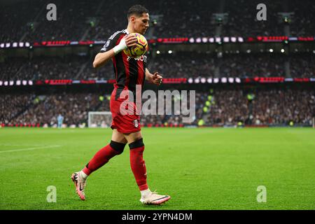 Londra, Regno Unito. 1 dicembre 2024. SASA Lukic del Fulham in azione durante la partita di Premier League al Tottenham Hotspur Stadium di Londra. Credito immagine dovrebbe essere: Kieran Cleeves/Sportimage Credit: Sportimage Ltd/Alamy Live News Foto Stock