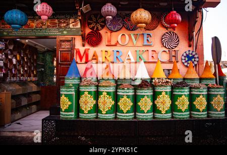 Souk delle spezie nel mercato di Marrakech, Marocco Foto Stock