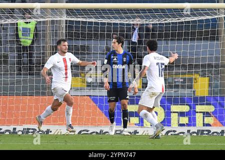 Simone Mazzocchi (Cosenza) festeggia durante l'AC Pisa vs Cosenza calcio, partita italiana di serie B a Pisa, Italia, 1 dicembre 2024 Foto Stock