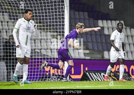 Ewan Henderson di Beerschot celebra dopo aver segnato durante una partita di calcio tra Beerschot va e Cercle Brugge, domenica 01 dicembre 2024 ad Anversa, il giorno 16 della stagione 2024-2025 della prima divisione del campionato belga 'Jupiler Pro League'. BELGA FOTO TOM GOYVAERTS Foto Stock