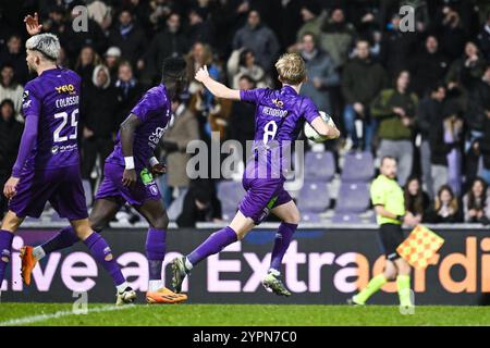 Ewan Henderson di Beerschot celebra dopo aver segnato durante una partita di calcio tra Beerschot va e Cercle Brugge, domenica 01 dicembre 2024 ad Anversa, il giorno 16 della stagione 2024-2025 della prima divisione del campionato belga 'Jupiler Pro League'. BELGA FOTO TOM GOYVAERTS Foto Stock