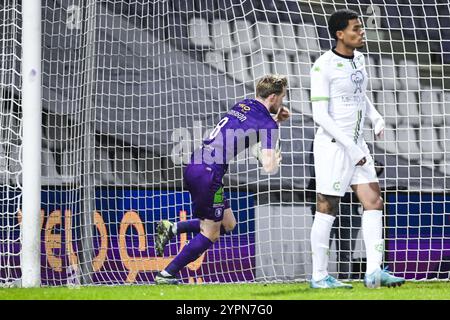 Ewan Henderson di Beerschot celebra dopo aver segnato durante una partita di calcio tra Beerschot va e Cercle Brugge, domenica 01 dicembre 2024 ad Anversa, il giorno 16 della stagione 2024-2025 della prima divisione del campionato belga 'Jupiler Pro League'. BELGA FOTO TOM GOYVAERTS Foto Stock