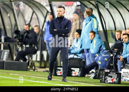 NIJMEGEN, 01-12-2024 , Goffert Stadium, football, Dutch eredivisie, stagione 2024 / 2025, durante la partita NEC - Ajax Ajax allenatore Francesco Fariolo Foto Stock