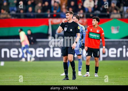 NIJMEGEN, 01-12-2024 , Goffert Stadium, football, Dutch eredivisie, stagione 2024 / 2025, durante la partita NEC - Ajax. Arbitro Joey Kooij Foto Stock