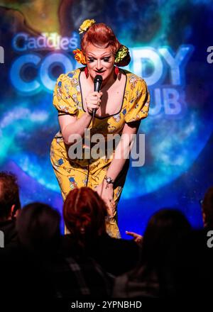 Kate Butch si esibisce al Joker Comedy Club al Caddies Comedy Club, Southend-on-Sea, Essex © Clarissa Debenham (Film Free Photography) / Alamy Foto Stock