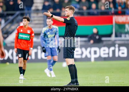 NIJMEGEN, 01-12-2024 , Goffert Stadium, football, Dutch eredivisie, stagione 2024 / 2025, durante la partita NEC - Ajax. Arbitro Joey Kooij Foto Stock