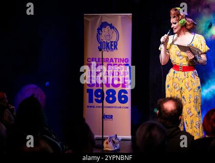 Kate Butch si esibisce al Joker Comedy Club al Caddies Comedy Club, Southend-on-Sea, Essex © Clarissa Debenham (Film Free Photography) / Alamy Foto Stock