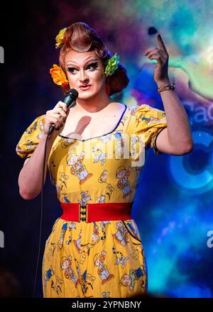 Kate Butch si esibisce al Joker Comedy Club al Caddies Comedy Club, Southend-on-Sea, Essex © Clarissa Debenham (Film Free Photography) / Alamy Foto Stock