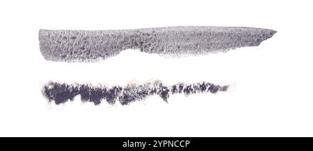 La spazzola a inchiostro bianco e nero astratto traccia su sfondo bianco per un design moderno e minimalista. Foto Stock