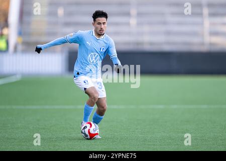 Malmoe, Svezia. 1 dicembre 2024. Adrian Skogmar (37) di Malmoe FF visto durante lo Svenska Cupen match tra Torslanda IK e Malmoe FF a Malmoe Idrottsplats a Malmoe. Credito: Gonzales Photo/Alamy Live News Foto Stock