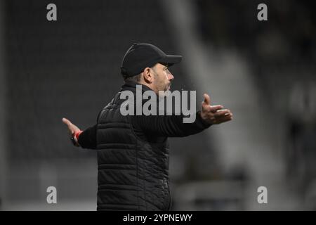 Eupen, Belgio. 1 dicembre 2024. Il capo-allenatore del RAAL Frederic Taquin reagisce durante una partita di calcio tra KAS Eupen e RAAL la Louviere, a Eupen, il giorno 13 della 2024-2025 'Challenger Pro League' 1B seconda divisione del campionato belga, domenica 01 dicembre 2024. BELGA FOTO JOHN THYS credito: Belga News Agency/Alamy Live News Foto Stock