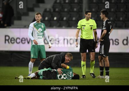 Eupen, Belgio. 1 dicembre 2024. Samuel Gueulette di RAAL e viene ferito durante una partita di calcio tra KAS Eupen e RAAL la Louviere, a Eupen, il giorno 13 della 2024-2025 'Challenger Pro League' 1B seconda divisione del campionato belga, domenica 01 dicembre 2024. BELGA FOTO JOHN THYS credito: Belga News Agency/Alamy Live News Foto Stock