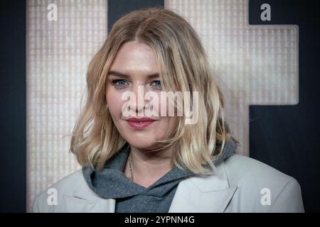 Rebecca Lucy Taylor, alias Self esteem, arriva per la prima europea di Better Man al cinema Odeon Luxe Leicester Square. Foto Stock