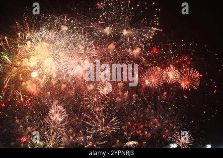 Doha, Qatar. 1 dicembre 2024. Atmosfera circuito - fuochi d'artificio. Formula 1 World Championship, Rd 23, Qatar Grand Prix, domenica 1 dicembre 2024. Doha, Qatar. Crediti: James Moy/Alamy Live News Foto Stock