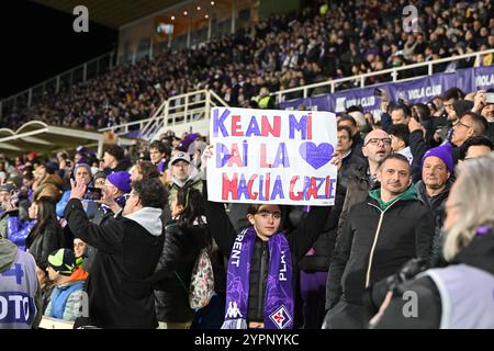 Stadio Artemio Franchi, Firenze, Italia. 1 dicembre 2024. Calcio di serie A italiano; Fiorentina contro Inter Milan; tifosi della Fiorentina credito: Action Plus Sports/Alamy Live News Foto Stock