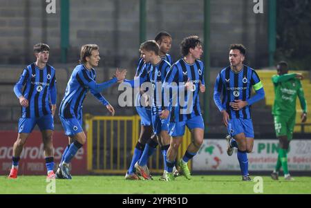 Boussu, Belgio. 1 dicembre 2024. Kaye Furo del Club festeggia dopo aver segnato durante una partita di calcio tra i Royal Francs Borains e il Club NXT, a Boussu, il giorno 13 della 2024-2025 'Challenger Pro League' 1B seconda divisione del campionato belga, domenica 01 dicembre 2024. BELGA PHOTO BRUNO FAHY credito: Belga News Agency/Alamy Live News Foto Stock