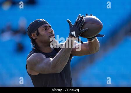 Charlotte, North Carolina, Stati Uniti. 1 dicembre 2024. Il wide receiver dei Carolina Panthers Xavier Legette (17) durante i warm up pre-partita prima del match NFL a Charlotte, NC. (Scott Kinser/CSM). Crediti: csm/Alamy Live News Foto Stock