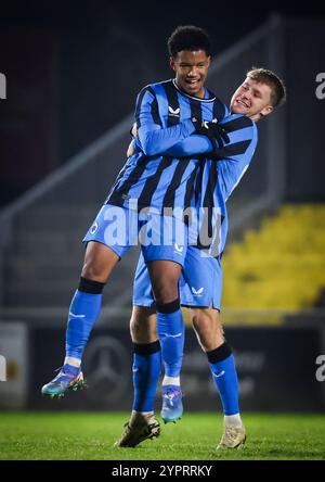 Boussu, Belgio. 1 dicembre 2024. Shandre Campbell del Club festeggia dopo aver vinto una partita di calcio tra i Royal Francs Borains e il Club NXT, a Boussu, il giorno 13 della "Challenger Pro League" 1B seconda divisione del campionato belga 2024-2025, domenica 01 dicembre 2024. BELGA PHOTO BRUNO FAHY credito: Belga News Agency/Alamy Live News Foto Stock