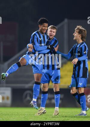 Boussu, Belgio. 1 dicembre 2024. Shandre Campbell del Club festeggia dopo aver vinto una partita di calcio tra i Royal Francs Borains e il Club NXT, a Boussu, il giorno 13 della "Challenger Pro League" 1B seconda divisione del campionato belga 2024-2025, domenica 01 dicembre 2024. BELGA PHOTO BRUNO FAHY credito: Belga News Agency/Alamy Live News Foto Stock