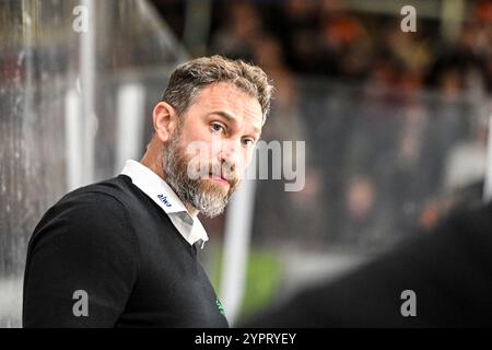 Memmingen, Germania. 1 dicembre 2024. 01.12.2024, Alpha Cooling-Arena am Huehnerberg, Memmingen, GER, Oberliga S'd, ECDC Memmingen Indians vs Bietigheim Steelers, im Bild Alexander D?ck/Dueck (Bietigheim) foto Nordphoto GmbH/Hafner credito: dpa/Alamy Live News Foto Stock