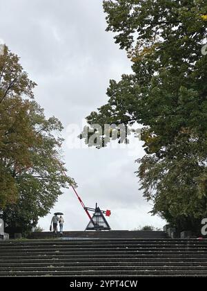 Il Metronomo di Praga. Un metronomo gigante in un parco (chiamato Letna Park), affacciato sul fiume Moldava. Praga, Repubblica Ceca Foto Stock