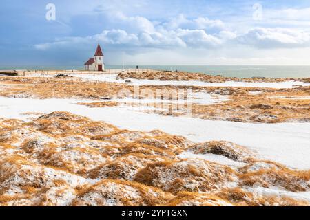 Vista della chiesa di Hellnar al mattino in inverno. Hellnar, penisola di Snæfellsnes, Islanda, Europa settentrionale. Foto Stock