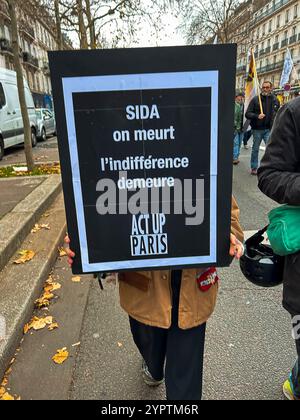 Parigi, Francia, persone, protesta contro l'AIDS, 1 dicembre, 2024, giornata internazionale contro l'AIDS, Act Up Parigi ONG, Organizzazione, segno di protesta di dettaglio Foto Stock