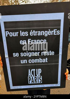 Parigi, Francia, persone, protesta contro l'AIDS, 1 dicembre, 2024, giornata internazionale contro l'AIDS, Act Up Parigi ONG, Organizzazione, segno di protesta di dettaglio Foto Stock