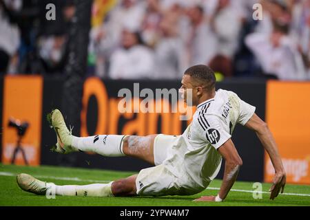 Madrid, Spagna. 1 dicembre 2024. MADRID, SPAGNA - 1 DICEMBRE: Kylian Mbappe centroattaccante del Real Madrid reagisce durante la partita LaLiga EA Sports tra Real Madrid e Getafe CF allo stadio Santiago Bernabeu il 1° dicembre 2024 a Madrid, Spagna. (Foto di Francisco Macia/Photo Players Images/Magara Press) crediti: Magara Press SL/Alamy Live News Foto Stock