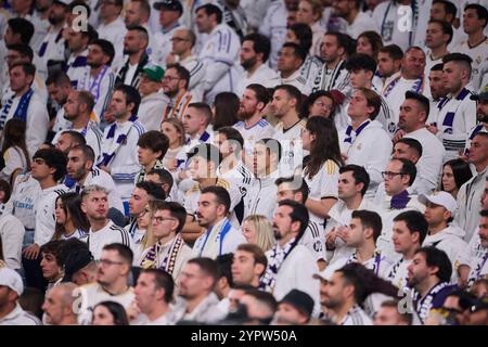 Madrid, Spagna. 1 dicembre 2024. MADRID, SPAGNA - 1 DICEMBRE: Tifosi del Real Madrid durante la partita LaLiga EA Sports tra Real Madrid e Getafe CF allo stadio Santiago Bernabeu il 1° dicembre 2024 a Madrid, Spagna. (Foto di Francisco Macia/Photo Players Images/Magara Press) crediti: Magara Press SL/Alamy Live News Foto Stock