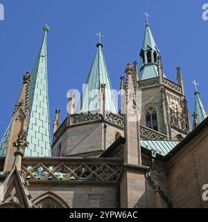 Vista verso l'alto delle torri della cattedrale di Erfurt. Erfurt, Turingia, Germania, Europa Foto Stock