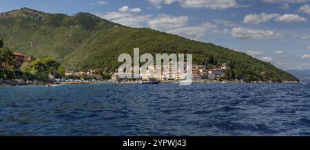 Moscenicka Draga, Croazia, 11 agosto 2022: Villaggio di Moscenicka draga in estate. Istria. Mare Adriatico. Baia del Quarnero. Croazia, Europa Foto Stock