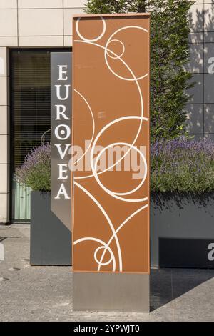 Bratislava, Slovacchia, 15 luglio 2023: Centro commerciale Eurovea a Bratislava. Eurovea è un complesso commerciale, commerciale e residenziale a Bratislava, Slova Foto Stock