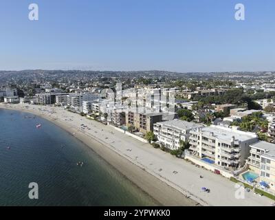 Vista aerea di Mission Bay e delle spiagge di San Diego, California. STATI UNITI. Costruito in comunità su un banco di sabbia con ville e parco ricreativo di Mission Bay. Cali Foto Stock