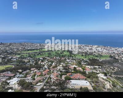 Vista aerea sulle colline di la Jolla con grandi ville e l'oceano sullo sfondo, San Diego, California, USA, Nord America Foto Stock