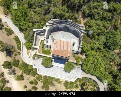 Vista aerea del Wrigley Memorial e del Giardino Botanico sull'isola di Santa Catalina, California, Stati Uniti. 20 giugno 2020 Foto Stock