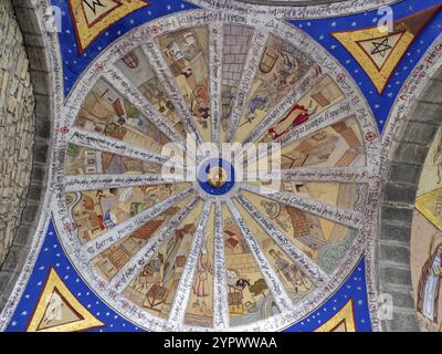 Pittura murale che rappresenta la vita nella città medievale, XX secolo, Chiesa parrocchiale di nostra Signora dell'assunzione, Artziniega, Alava, Paesi Baschi, S. Foto Stock