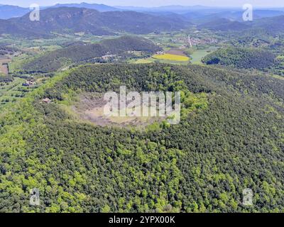 Il vulcano Santa Margarida è un vulcano estinto situato nella comarca di Garrotxa, Catalogna, Spagna. Il vulcano ha un perimetro di 2 km e un'altezza di 68 Foto Stock