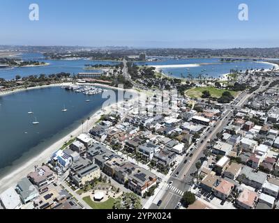 Vista aerea di Mission Bay e della spiaggia a San Diego, California. USA. Famosa destinazione turistica Foto Stock