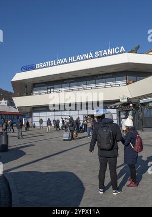 Bratislava, Slovacchia, 20 gennaio 2024: Stazione ferroviaria principale o stazione ferroviaria centrale di Bratislava. (Bratislava hlavna stanica). Slovacchia, E. Foto Stock