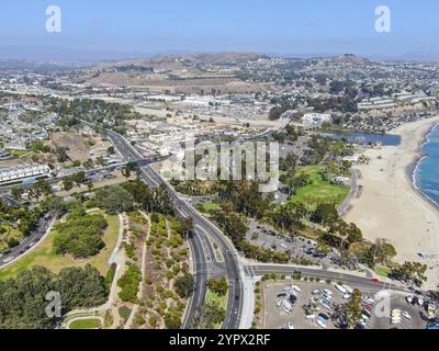 Vista aerea di Dana Point della Città sulla baia e sulla spiaggia. Sud della Orange County, California. Stati Uniti d'America Foto Stock