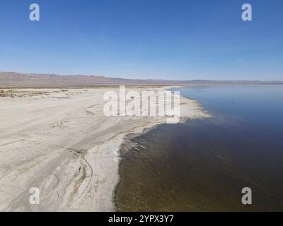 Vista aerea di Bombay Beach e del paesaggio del Salton Sea della California meridionale in California, Stati Uniti. Lago di Rift endorheic del Mare di Salton Foto Stock