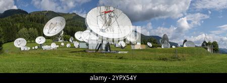 Stazione satellitare terrestre Aflenz. Stazione terrestre di Aflenz. Antenne paraboliche. Austria Foto Stock