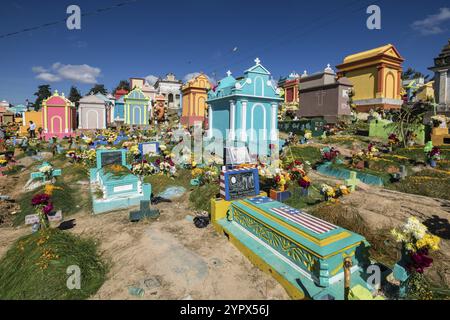 Tumbas de colores, celebracion del dia de muertos en el Cementerio General, Santo Tomas Chichicastenango, Republica de Guatemala, America centrale Foto Stock