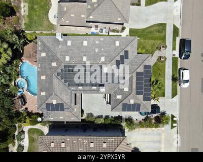 Vista aerea delle grandi ville in un quartiere periferico di San Diego, California, Stati Uniti. Vista aerea della moderna casa residenziale di lusso. 0 luglio Foto Stock