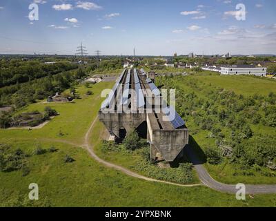 Pannelli solari su un ex bunker di minerali e carbone a Gelsenkirchen, Renania settentrionale-Vestfalia. Il bunker apparteneva al Foto Stock